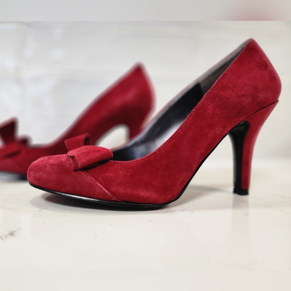 Nine West Round Toe Heels SIZE 8